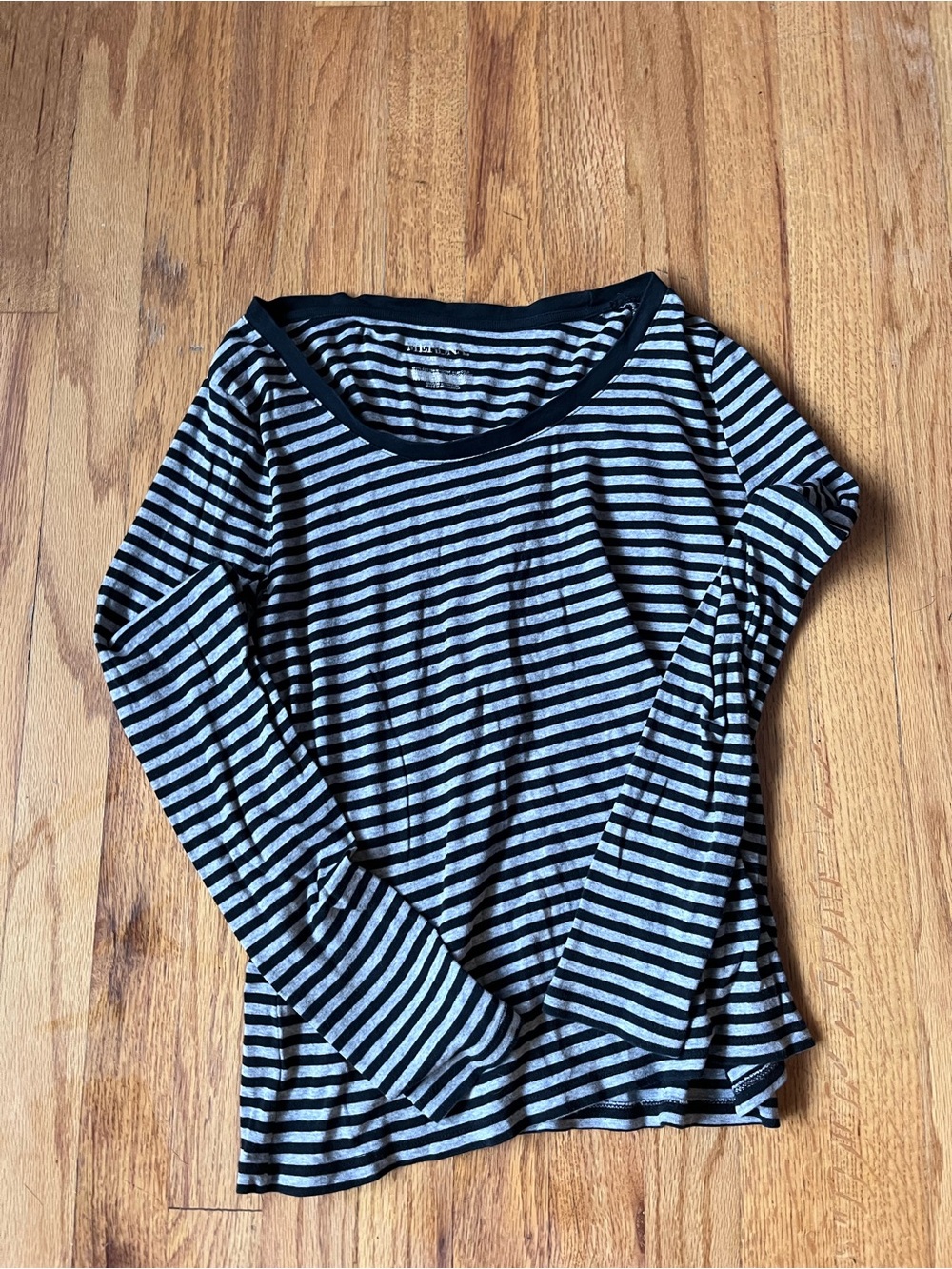 Striped Long Sleeve Scoop Neck Top - Black & Gray Size Medium